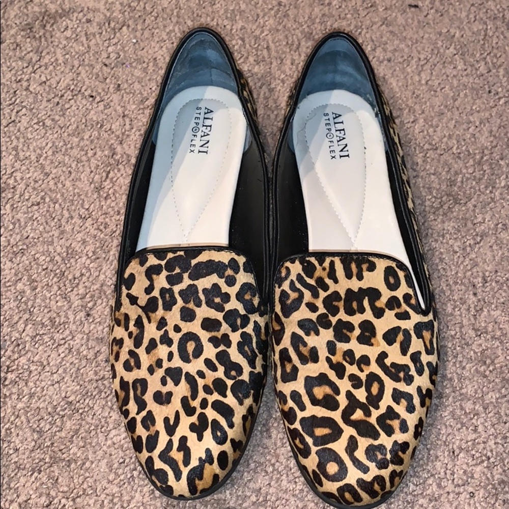 Alfani  Step N’ Flex cheetah print shoes.